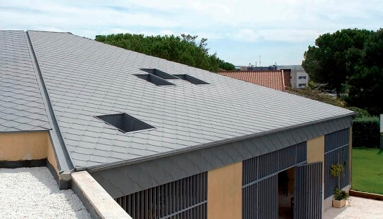 Photo dun toit en zinc